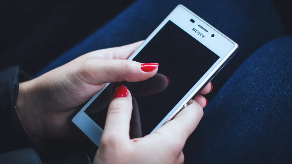 Respuestas rápidas de WhatsApp Business: cómo configurarlas y 20 plantillas para vender